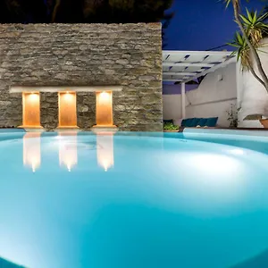 https://carbonaki.hotels-in-mykonosisland.net